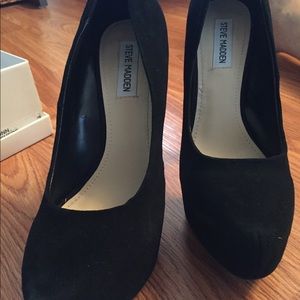 Steve Madden Black suede heels